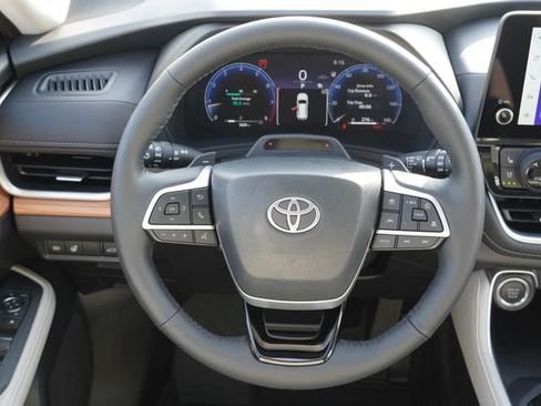 Used 2026 Toyota Grand Highlander AWD image 16