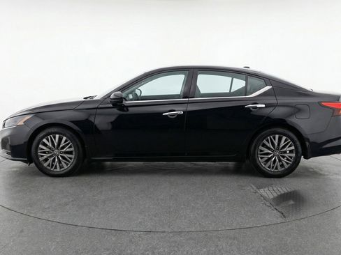 Used 2025 Nissan Altima 2.5 SV FWD image 5