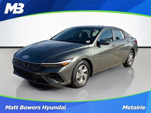 Certified 2025 Hyundai Elantra SE image 1