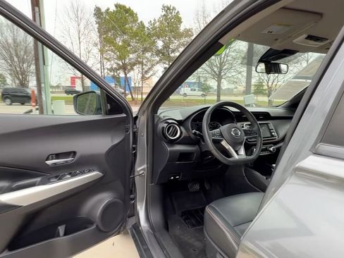 Used 2020 Nissan Kicks SR w/ SR Premium Package image 35