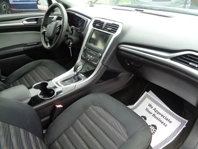 Used 2016 Ford Fusion SE FWD image 24
