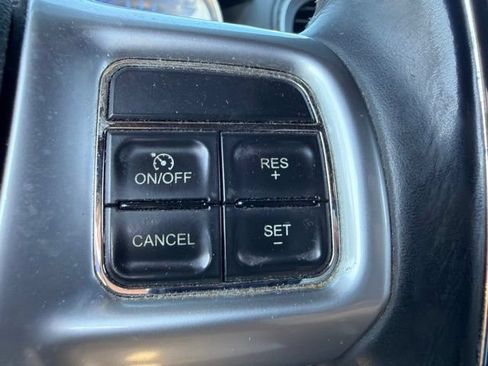 Used 2012 Chrysler 300 C Luxury Series w/ 19-Premium Speaker Group RWD image 44