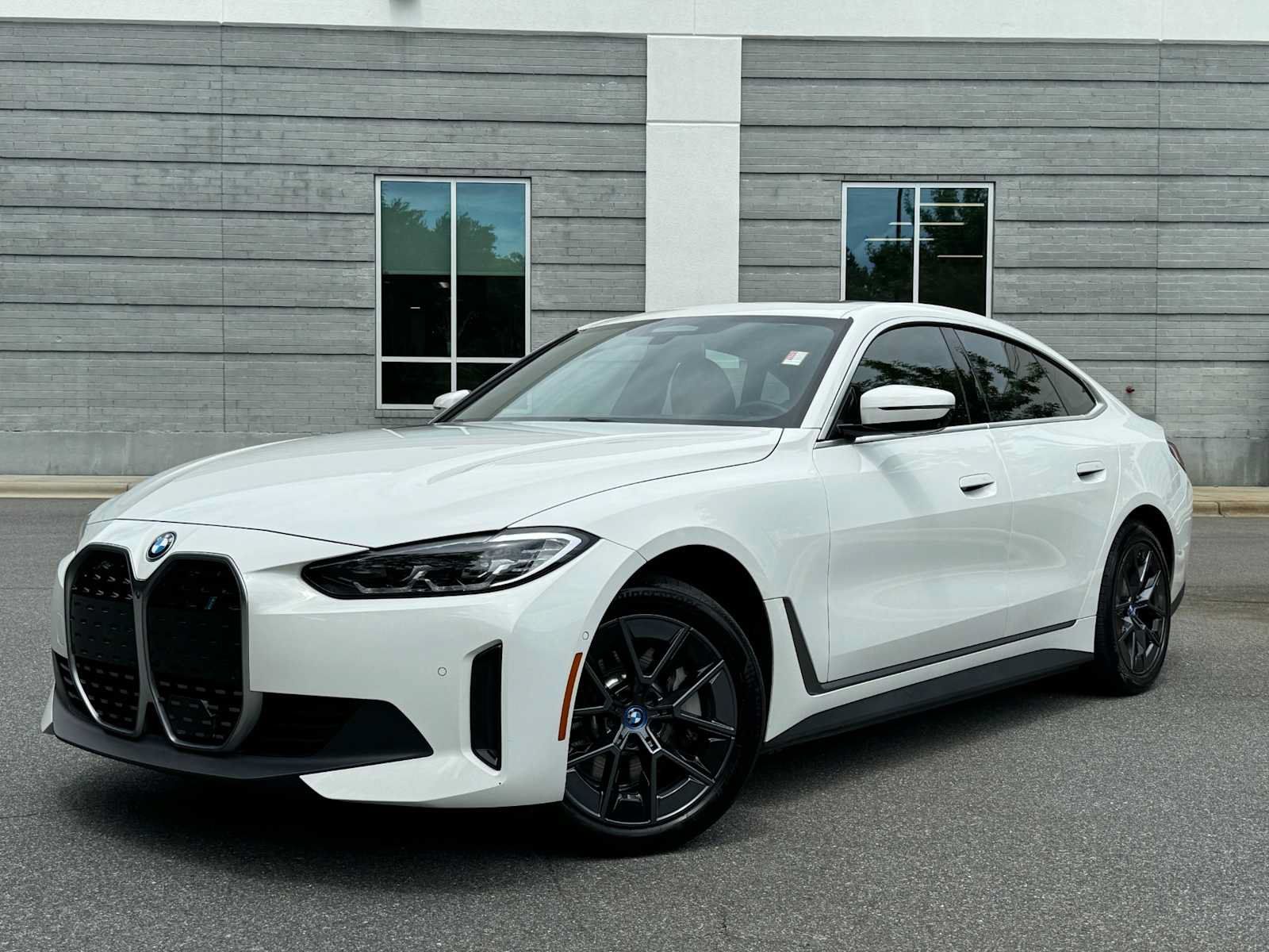 Used 2023 BMW i4 eDrive40 w/ Premium Package RWD image 1