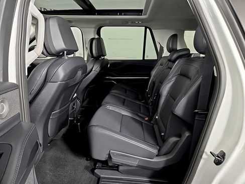 New 2025 Lincoln Navigator L Reserve AWD/4WD image 10