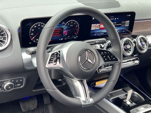 New 2026 Mercedes-Benz GLB 250 4MATIC image 21
