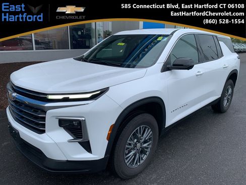 Used 2024 Chevrolet Traverse LT image 1