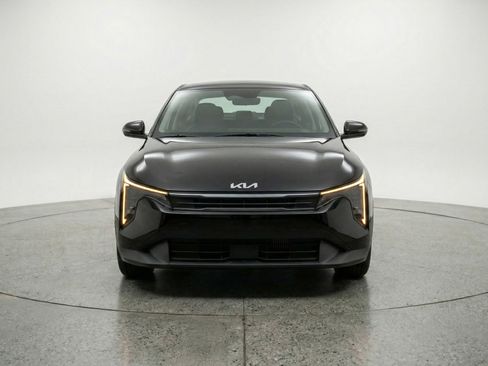 Used 2025 Kia K4 FWD image 2