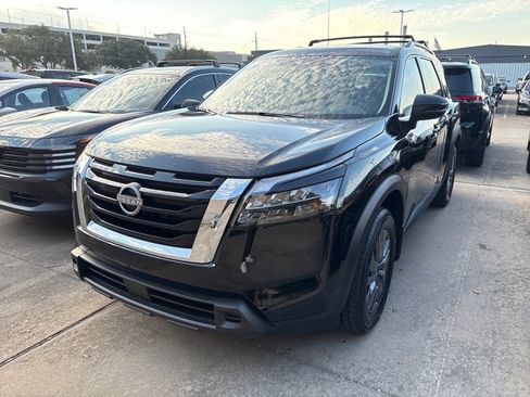 New 2025 Nissan Pathfinder SV image 2