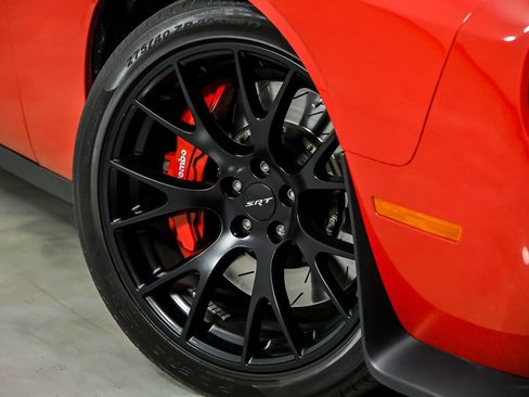 Used 2015 Dodge Challenger SRT Hellcat image 4