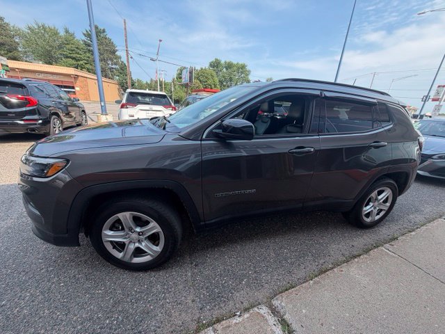 Used 2023 Jeep Compass Latitude w/ Convenience Group AWD/4WD image 4