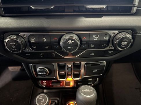 New 2026 Jeep Gladiator Mojave image 3