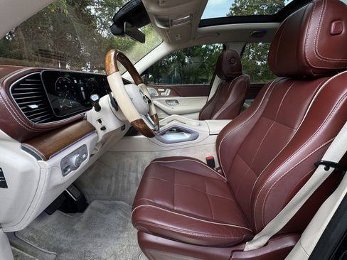 Used 2023 Mercedes-Benz Maybach GLS 600 4MATIC image 9