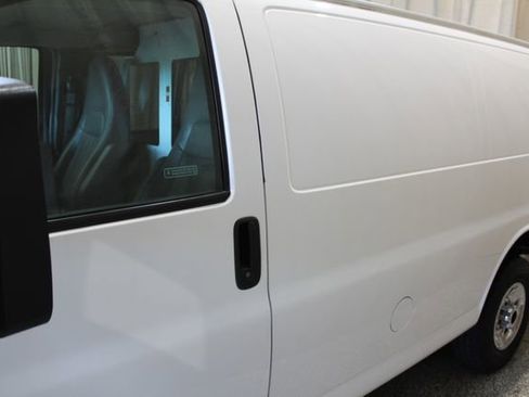 Used 2014 GMC Savana 3500 image 8