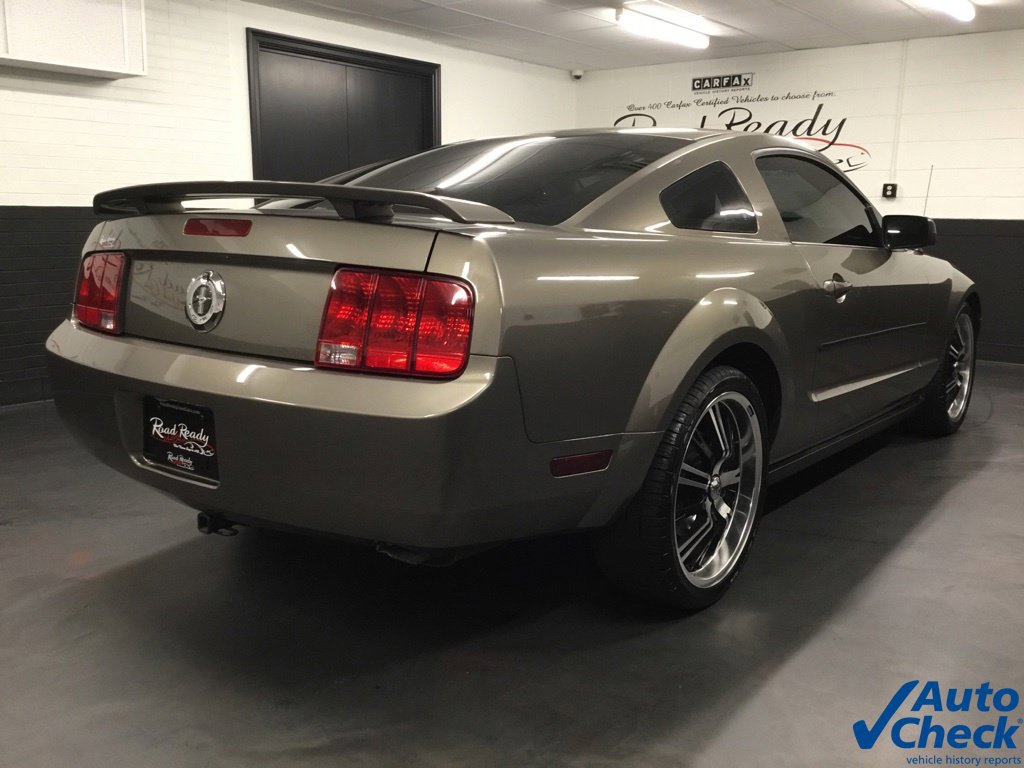 Used 2005 Ford Mustang Premium RWD image 10