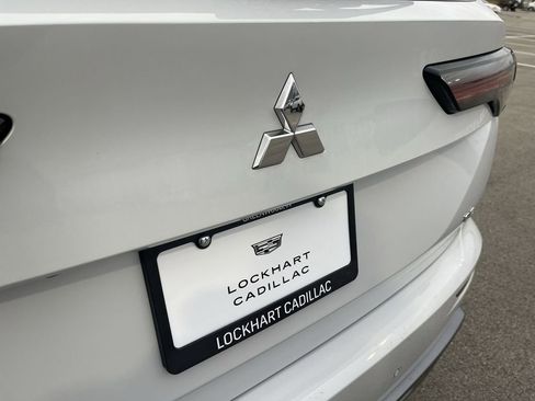 Used 2025 Mitsubishi Outlander SE image 14