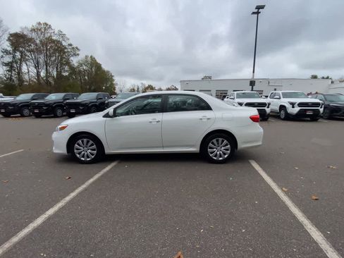 Used 2013 Toyota Corolla LE image 11