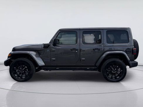 Used 2025 Jeep Wrangler Unlimited Sahara w/ Safety Group AWD/4WD image 2
