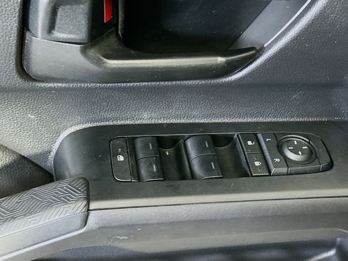 Used 2025 Toyota Tacoma SR5 AWD/4WD image 15