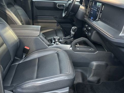 Used 2025 Ford Bronco Badlands image 17
