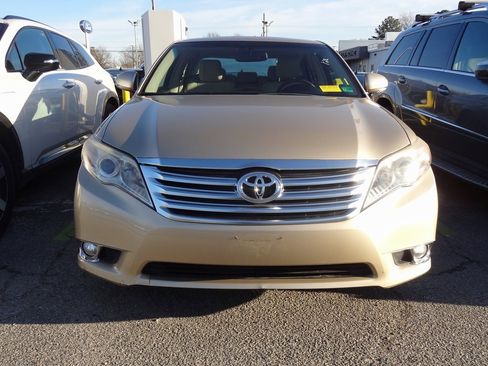 Used 2011 Toyota Avalon Limited image 2