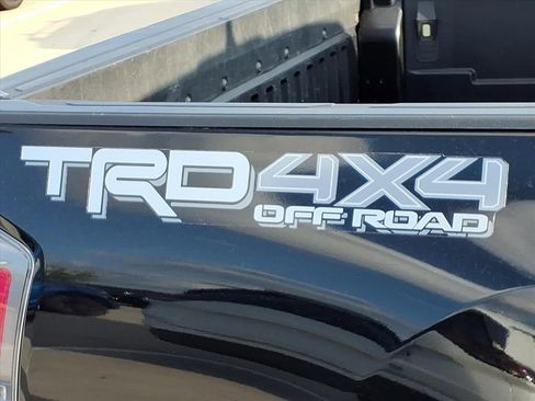 Used 2021 Toyota Tacoma TRD Off-Road image 11