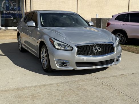 Used 2015 INFINITI Q70 3.7 w/ Deluxe Touring Package image 3