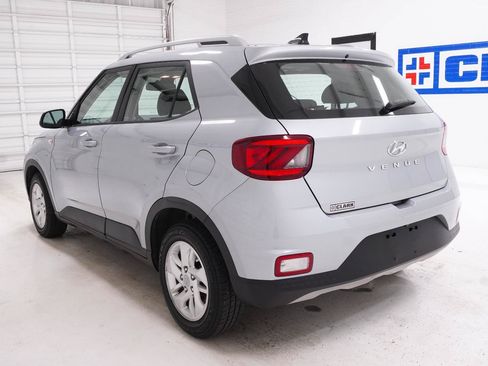 Used 2020 Hyundai Venue SEL w/ Convenience Package FWD image 9