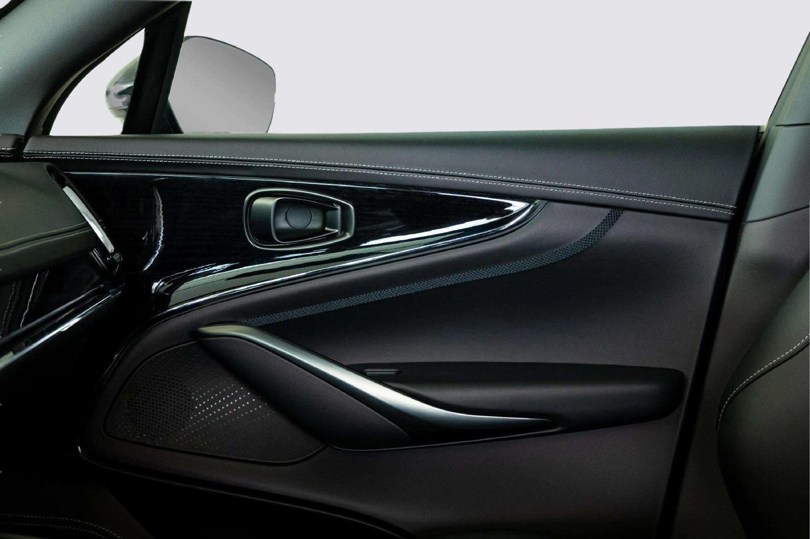 New 2026 Aston Martin DBX 707 AWD/4WD image 13