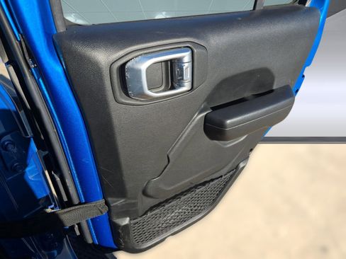 Used 2023 Jeep Gladiator Sport image 26