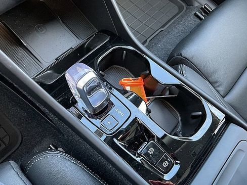 New 2026 Volvo XC40 B5 Ultra w/ Climate Package image 17