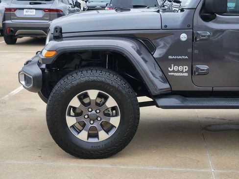 Used 2018 Jeep Wrangler Unlimited Sahara w/ Cold Weather Group AWD/4WD image 11