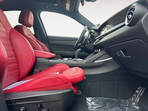 Used 2022 Alfa Romeo Stelvio Sprint image 11