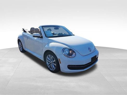 Used 2013 Volkswagen Beetle TDI image 13