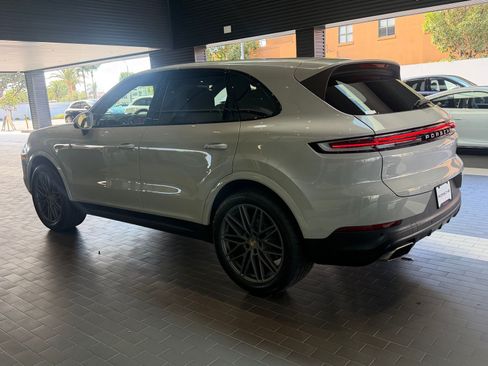 Certified 2024 Porsche Cayenne AWD/4WD image 10