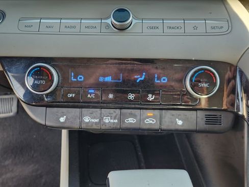 Used 2024 Hyundai Elantra Limited FWD image 18