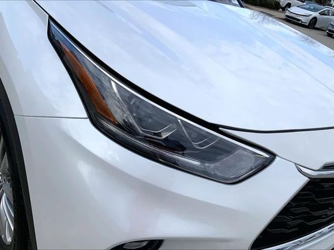 Used 2026 Toyota Highlander Platinum image 27