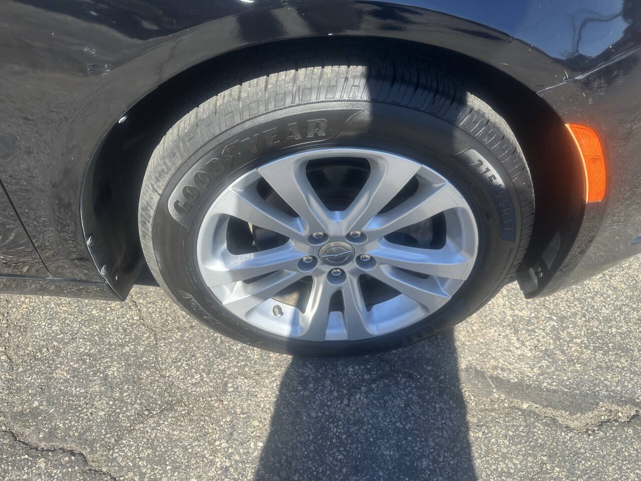 Used 2016 Chrysler 200 Limited w/ Anniversary Edition FWD image 3