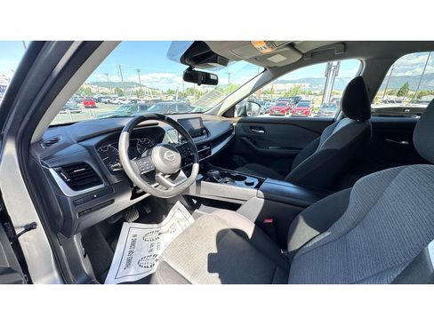 Used 2022 Nissan Rogue SV image 17