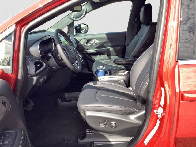 New 2027 Chrysler Pacifica Select FWD image 9