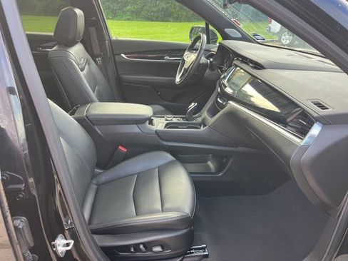 Used 2025 Cadillac XT6 Premium Luxury image 36