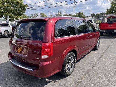 Used 2017 Dodge Grand Caravan SXT w/ Driver Convenience Group FWD image 5