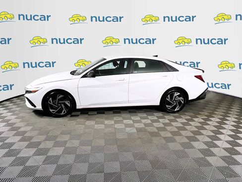 Certified 2025 Hyundai Elantra Sport FWD image 4