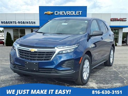 Used 2023 Chevrolet Equinox LS w/ LS Convenience Package image 2