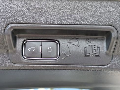 Used 2022 Ford Explorer Platinum w/ Technology Package image 14