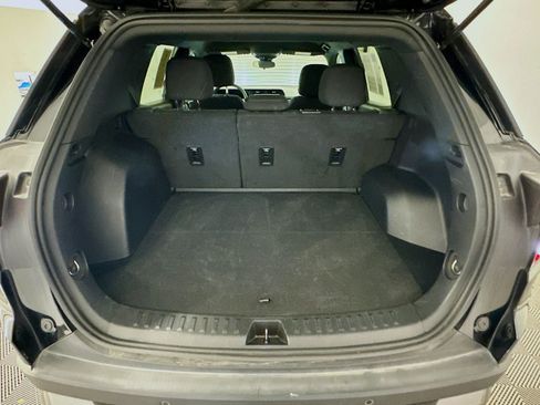 Used 2025 GMC Terrain Elevation image 30