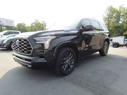 Used 2023 Toyota Sequoia Platinum AWD/4WD image 3