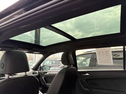 Used 2023 Volkswagen Tiguan SE R-Line image 21