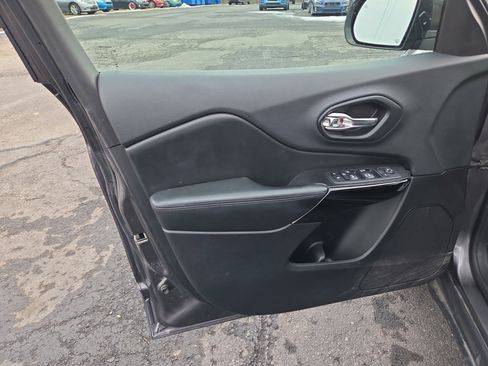 Used 2019 Jeep Cherokee Latitude Plus image 15