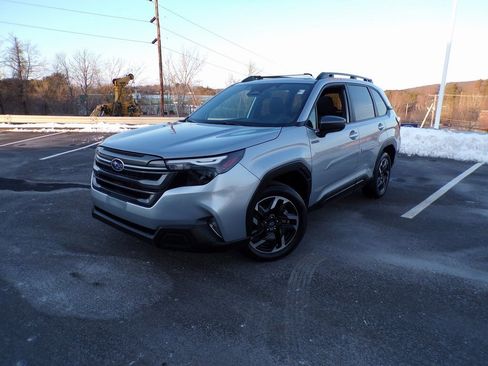 Certified 2025 Subaru Forester Premium image 26