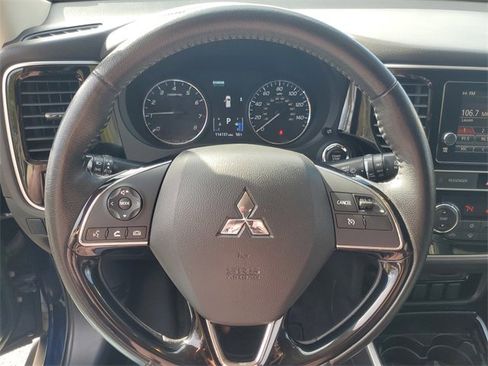 Used 2019 Mitsubishi Outlander SE image 16